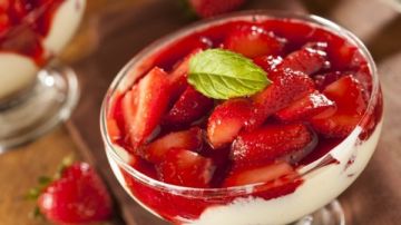 في موسمها .. مهلبية الفراولة خيار صحي وسهل التحضير بالمنزل