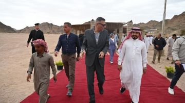 محافظ جنوب سيناء يزور وادي خريزة بشرم الشيخ ويستجيب لمطالب الأهالي محافظ جنوب سيناء يزور وادي خريزة بشرم الشيخ ويستجيب لمطالب الأهالي