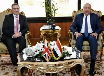 مصر وبريطانيا تبحثان توسيع شبكة النقل الجوي وتحديث أسطول مصر للطيران
