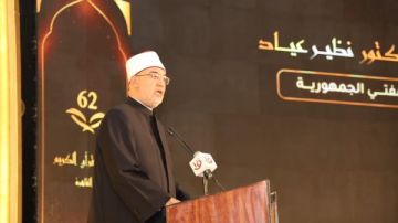 مفتي الجمهورية: إذاعة القرآن الكريم حملت رسالة كتاب الله للعالم بلغة وسطية مفتي الجمهورية: إذاعة القرآن الكريم حملت رسالة كتاب الله للعالم بلغة وسطية