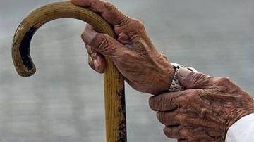 أبرزها توصيل المعاش الخاص بالمسن.. مزايا عديدة لكبار السن بالقانون