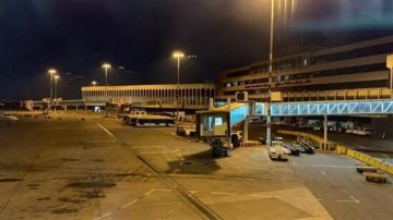 دوي انفجارات قرب مطار بغداد الدولي بعد استهداف معسكر الدعم اللوجستي الأمريكي دوي انفجارات قرب مطار بغداد الدولي بعد استهداف معسكر الدعم اللوجستي الأمريكي