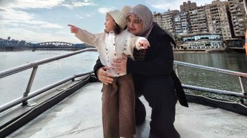 فسحة العيد تنتهي بمأساة في النيل.. أم تيا تكشف كواليس السقوط من المركب: نطيت وراها ما لحقتهاش.. مكنتش أعرف إنها الصورة الأخيرة.. وادعولي تزورني في المنام