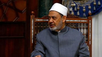 لم يظهر مؤخرا.. ما هي تطورات الحالة الصحية لشيخ الأزهر؟ لم يظهر مؤخرا.. ما هي تطورات الحالة الصحية لشيخ الأزهر؟