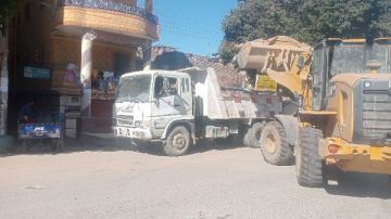 محافظ أسيوط: حملات مكثفة للنظافة بمدينة أبنوب ورفع 140 طنا من المخلفات