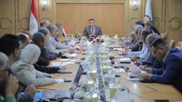 محافظ قنا: حصر شامل لكافة رخص البناء بالمدن والقرى لقياس مستوى الأداء