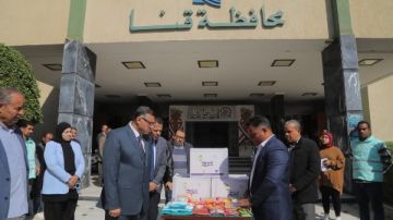 محافظ قنا يطلق قافلة غذائية لتوزيع 3 آلاف كرتونة رمضان محافظ قنا يطلق قافلة غذائية لتوزيع 3 آلاف كرتونة رمضان