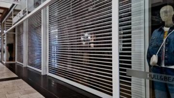 بعد ضبط 1055 مخالفة في يوم واحد.. تحذير صارم: تشغيل المولدات لن ينقذ المحال من عقوبات غلق الـ9 مساء بعد ضبط 1055 مخالفة في يوم واحد.. تحذير صارم: تشغيل المولدات لن ينقذ المحال من عقوبات غلق الـ9 مساء