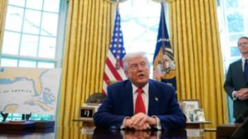 ترامب: متقدمون في الحرب على إيران.. ولن نغادر حتى إنجاز المهمة ترامب: متقدمون في الحرب على إيران.. ولن نغادر حتى إنجاز المهمة