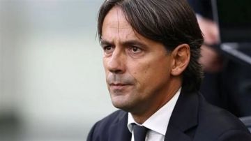 رغم تراجع النتائج.. إدارة الهلال تحسم الجدل وتتمسك باستمرار إنزاجي مدربا للفريق