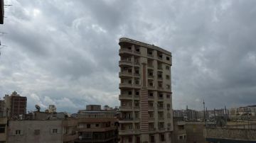 قبل وصول العاصفة غيوم وعدم استقرار الطقس في البحيرة