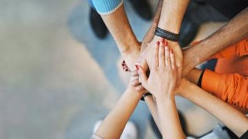 الصداقة كنز الحياة الحقيقي.. رسالة إنسانية من نور أسامة عبر برنامج قيمة الصداقة كنز الحياة الحقيقي.. رسالة إنسانية من نور أسامة عبر برنامج قيمة