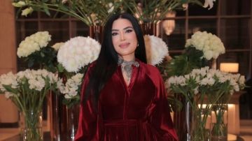عبير صبري تخطف الأنظار بإطلالة راقية باللون الأحمر