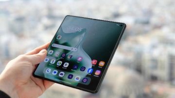 موتورولا Razr Fold يظهر في MWC 2026 بشاشتين فائقتي السطوع وبطارية ضخمة