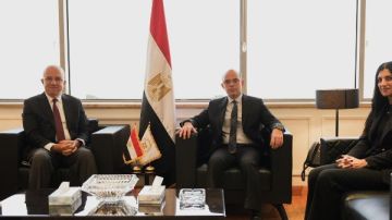 وزير الاستثمار ورئيس اتحاد الصناعات يتفقان على تعزيز تنافسية القطاع الصناعي ودعم الصادرات