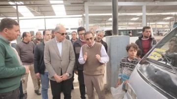 محافظ المنيا يتفقد المواقف ومحطات الوقود لمتابعة تطبيق التعريفة الجديدة صور