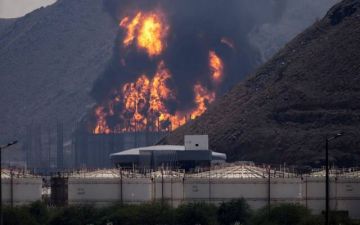 هجوم بمسيرة إيرانية يعطل شحن النفط بميناء الفجيرة هجوم بمسيرة إيرانية يعطل شحن النفط بميناء الفجيرة