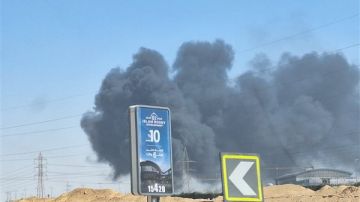 إخماد حريق بمشروع تحت الإنشاء طريق القاهرة - السويس إخماد حريق بمشروع تحت الإنشاء طريق القاهرة - السويس