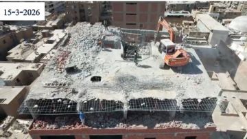 استمرار أعمال إزالة الأدوار المخالفة بعقار منطقة الزيتون