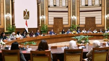 الرئيس السيسى يؤكد محورية التناول الدرامى والإعلام فى ترسيخ احترام المرأة الرئيس السيسى يؤكد محورية التناول الدرامى والإعلام فى ترسيخ احترام المرأة