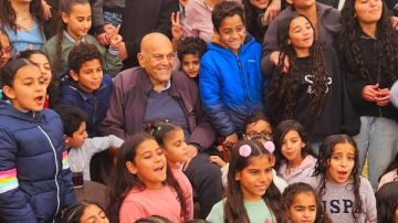 مجدي يعقوب يزور دار رعاية أطفال بحضور نبيلة مكرم .. شاهد