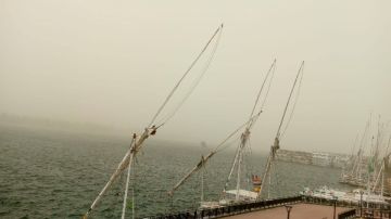 محافظ أسوان: وقف حركة العبارات والعائمات بسبب التقلبات الجوية ..صور