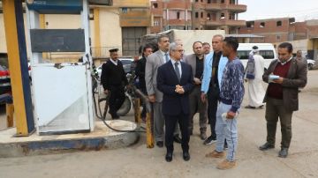 محافظ بني سويف يتابع انتظام الخدمات بمواقف السيارات ومحطات الوقود خلال زيارته لمركز سمسطا محافظ بني سويف يتابع انتظام الخدمات بمواقف السيارات ومحطات الوقود خلال زيارته لمركز سمسطا