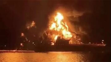 الإمارات.. حريق خزان وقود بمحيط مطار دبي في هجوم بمسيرة الإمارات.. حريق خزان وقود بمحيط مطار دبي في هجوم بمسيرة