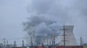 انفجار في شريان الطاقة.. صاروخ إيراني يصيب مصافي النفط في حيفا انفجار في شريان الطاقة.. صاروخ إيراني يصيب مصافي النفط في حيفا