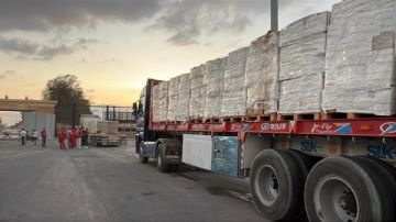 قافلة زاد العزة الـ 162 تدخل إلى الفلسطينيين في قطاع غزة