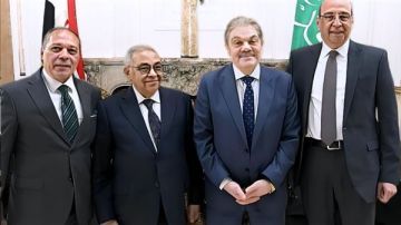 قيادات سياسية وقانونية تؤكد دعمها الكامل لحزب الوفد في ظل التحديات الإقليمية قيادات سياسية وقانونية تؤكد دعمها الكامل لحزب الوفد في ظل التحديات الإقليمية