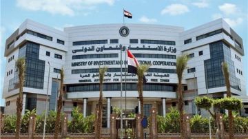 وزير الاستثمار يسلم رخصة ذهبية لمصنع سيارات باستثمارات 6.35 مليار جنيه