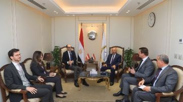 وزير النقل: إنشاء مركز إقليمي لصيانة ماكينات تجديد السكة الحديد وزير النقل: إنشاء مركز إقليمي لصيانة ماكينات تجديد السكة الحديد