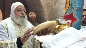 الأنبا ميخائيل يدشن أواني مذبح جديدة ويلتقي المكرسات والشعب بالدير الأنبا ميخائيل يدشن أواني مذبح جديدة ويلتقي المكرسات والشعب بالدير