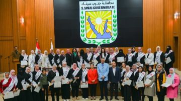 محافظ جنوب سيناء يشهد تخريج الدفعة الثالثة من المرأة تقود بطور سيناء