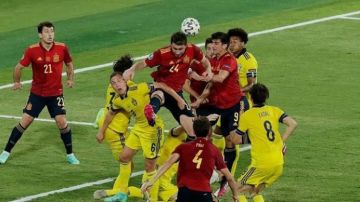 منتخب مصر بالأحمر.. المنتخب الإسباني يواجه الفراعنة بالزي الاحتياطي منتخب مصر بالأحمر.. المنتخب الإسباني يواجه الفراعنة بالزي الاحتياطي