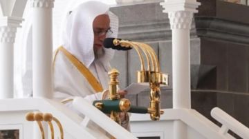 خطيب المسجد الحرام: الموت يأتي بغتة فبادروا بالتوبة قبل انقضاء رمضان