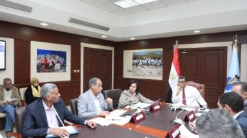 محافظ البحر الأحمر يبحث موقف طلبات تقنين وضع اليد والتصالح