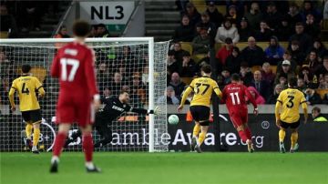 محمد صلاح يسجل ويفشل في منع ليفربول من خسارة قاتلة أمام ولفرهامبتون محمد صلاح يسجل ويفشل في منع ليفربول من خسارة قاتلة أمام ولفرهامبتون