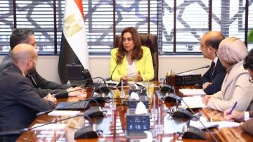وزيرة التنمية المحلية والبيئة تتابع جهود تقديم خدمات إدارة مخلفات السفن بقناة السويس