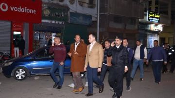 دوريات ميدانية بشوارع دمياط لمتابعه قرار غلق المحال دوريات ميدانية بشوارع دمياط لمتابعه قرار غلق المحال