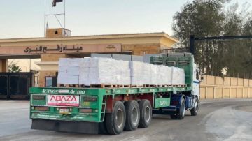  زاد العزة تتواصل.. الهلال الأحمر المصري يدفع بأكثر من 85 ألف سلة غذائية ومستلزمات شتوية