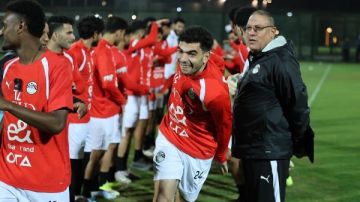 منتخب مصر ينظم ممرا شرفيا للاعبين المنضمين الجدد