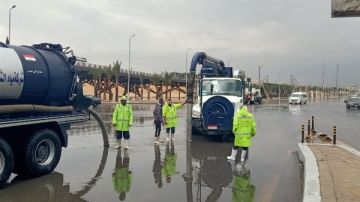 مياه الجيزة: استمرار انتشار المعدات وسيارات الشفط وفرق الطوارئ بكافة المناطق مياه الجيزة: استمرار انتشار المعدات وسيارات الشفط وفرق الطوارئ بكافة المناطق