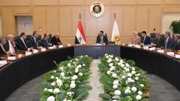 وزير الصناعة واتحاد الصناعات يطلقان خطة شاملة لحل تحديات القطاع وزير الصناعة واتحاد الصناعات يطلقان خطة شاملة لحل تحديات القطاع