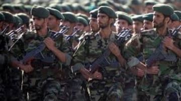 الحرس الثوري الإيراني يعلن استهداف قاعدة مروحيات أمريكية في الكويت بصواريخ ومسيرات الحرس الثوري الإيراني يعلن استهداف قاعدة مروحيات أمريكية في الكويت بصواريخ ومسيرات