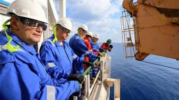 وزير البترول المصري: 6.5 مليار دولار استثمارات البحث وإنتاج النفط بـ2024-2025 وزير البترول المصري: 6.5 مليار دولار استثمارات البحث وإنتاج النفط بـ2024-2025