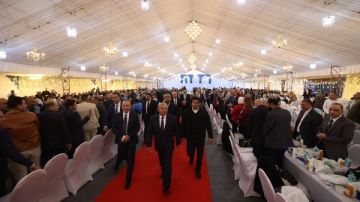 وزير النقل يتفقد الورش المركزية لشركة النيل لنقل البضائع ويتناول الإفطار مع العاملين