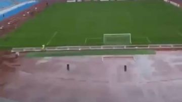 أمطار غزيرة تضرب ملعب رادس قبل مواجهة الأهلي والترجي في دوري أبطال أفريقيا