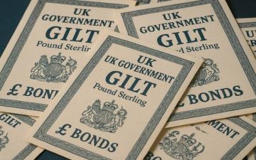 ارتفاع عائدات السندات البريطانية عقب تثبيت البنك المركزي أسعار الفائدة ارتفاع عائدات السندات البريطانية عقب تثبيت البنك المركزي أسعار الفائدة